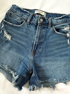 Curve Love A&F Mom Short